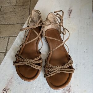 Unisa Strappy Unkriaa Flat Boho Sandals, Sz. 6.5